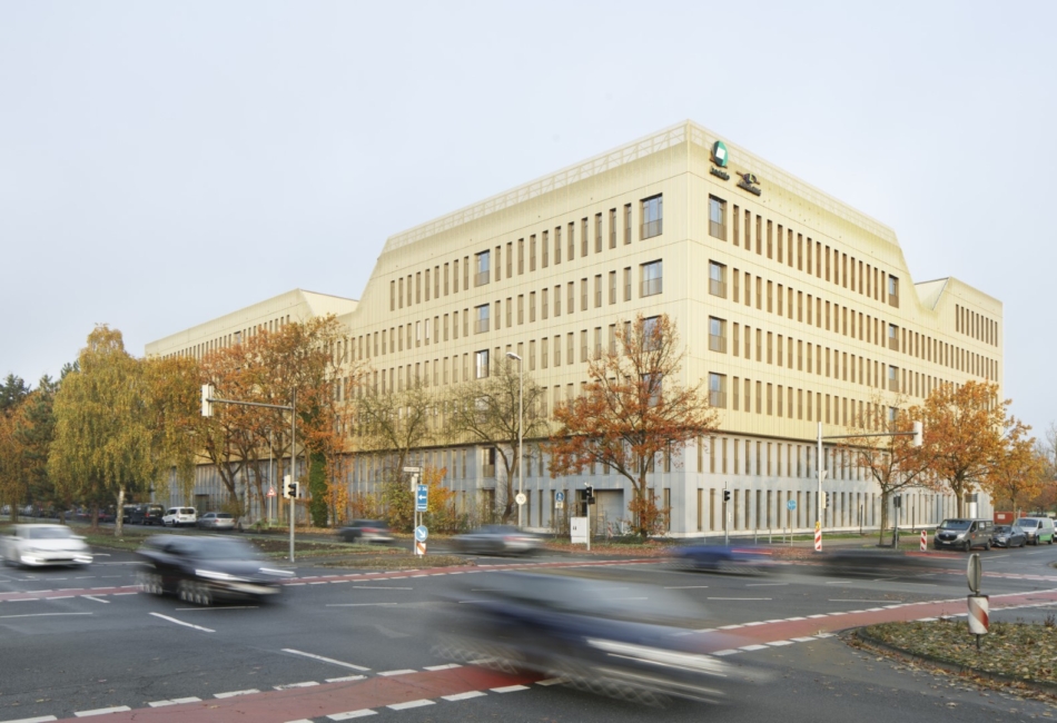 FA251110 166 b  bild 950x650