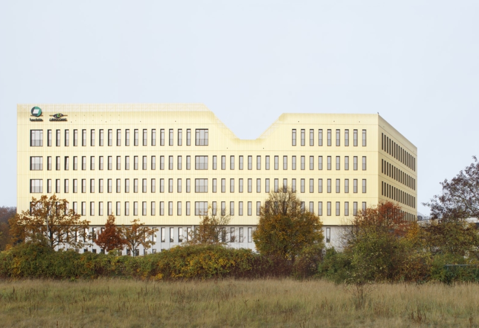 FA251110 167 b  bild 950x650